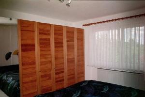 Schlafzimmer / Bedroom