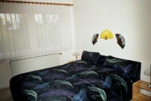 Schlafzimmer / Bedroom